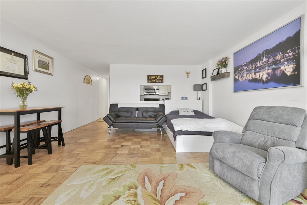 6 Whittier Pl 8P