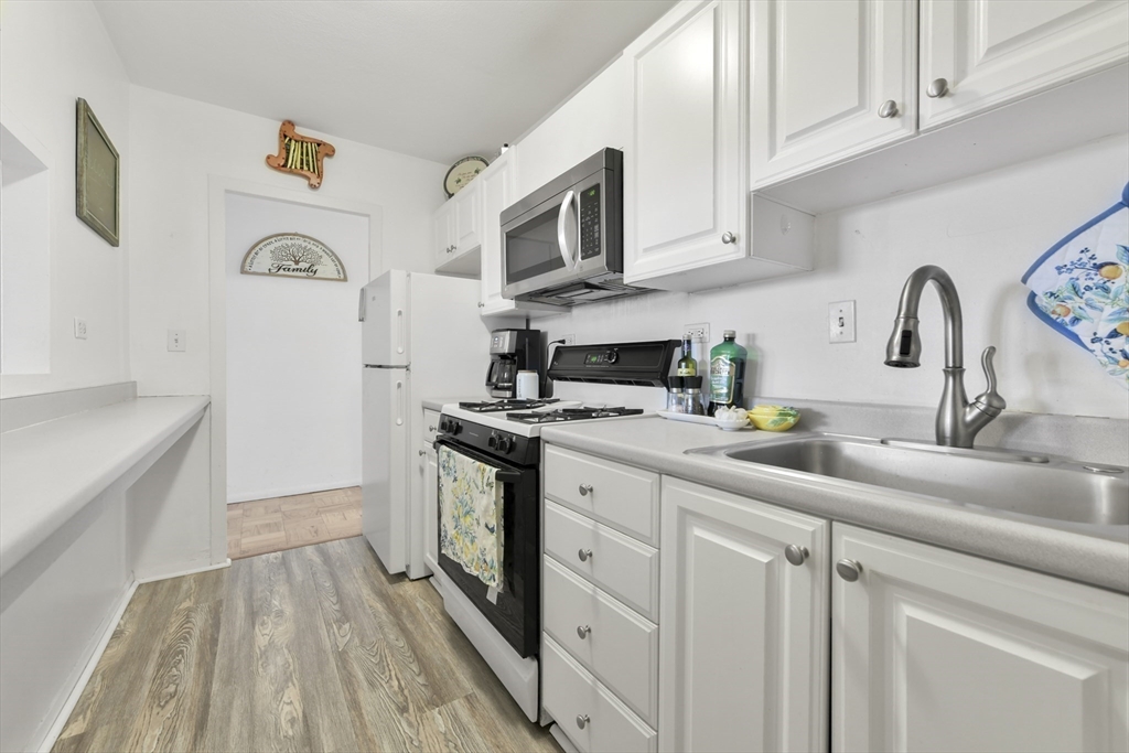 6 Whittier Pl 8P