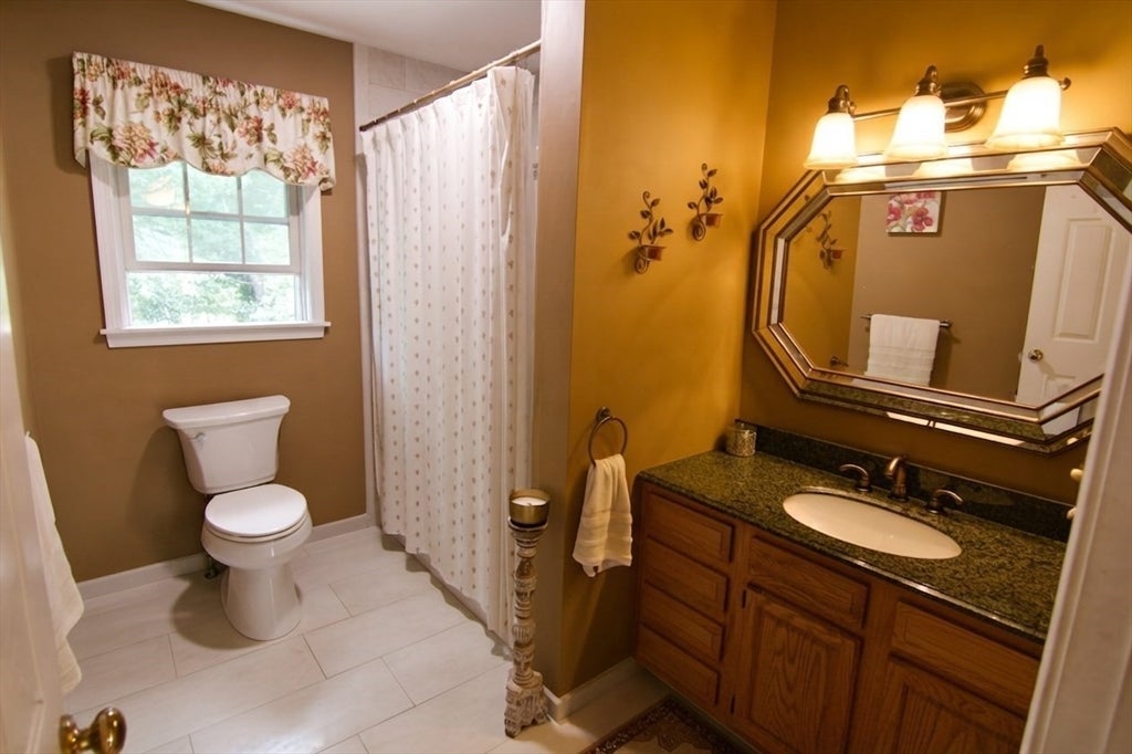 9 Zamora St, Saugus, MA Photo #22