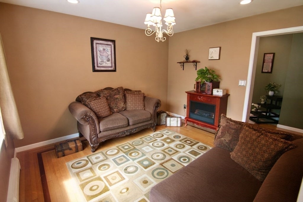9 Zamora St, Saugus, MA Photo #18