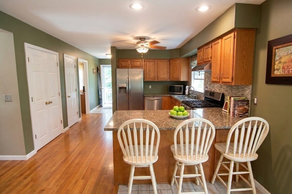 9 Zamora St, Saugus, MA Photo #12