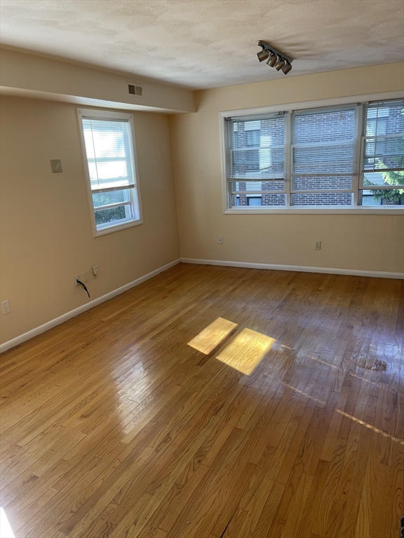 39 Harrison St B
