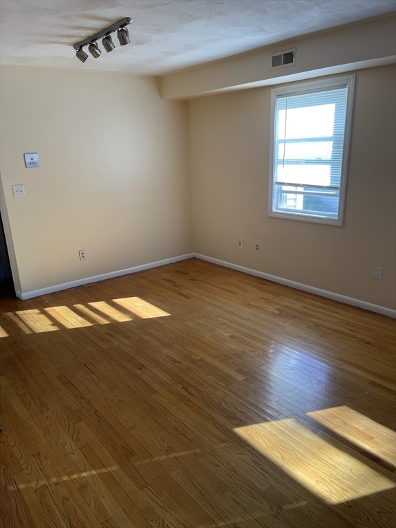 39 Harrison St B