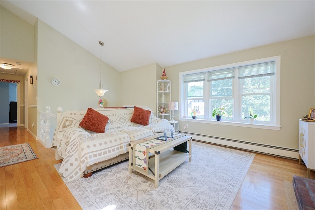 76 Jamestown Rd