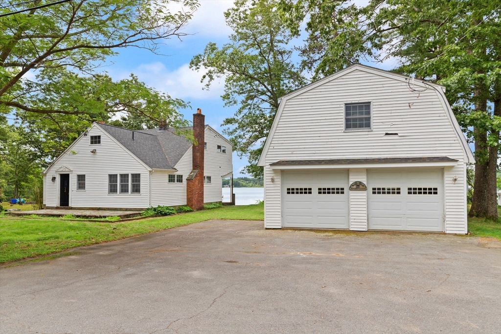 39 Faye Ave