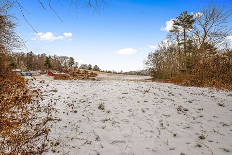 8 Walker Rd North Brookfield MA 01535