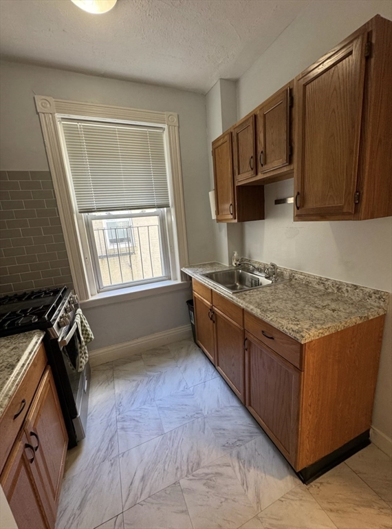 87 Gordon St 11