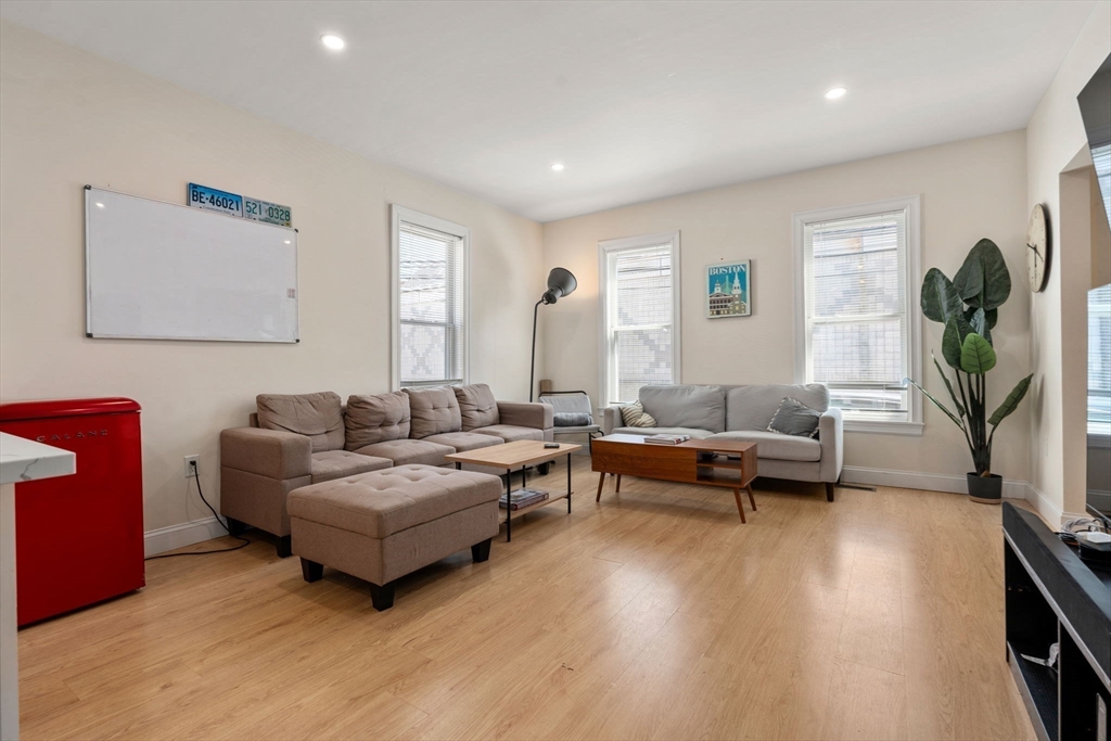 11 Dexter St