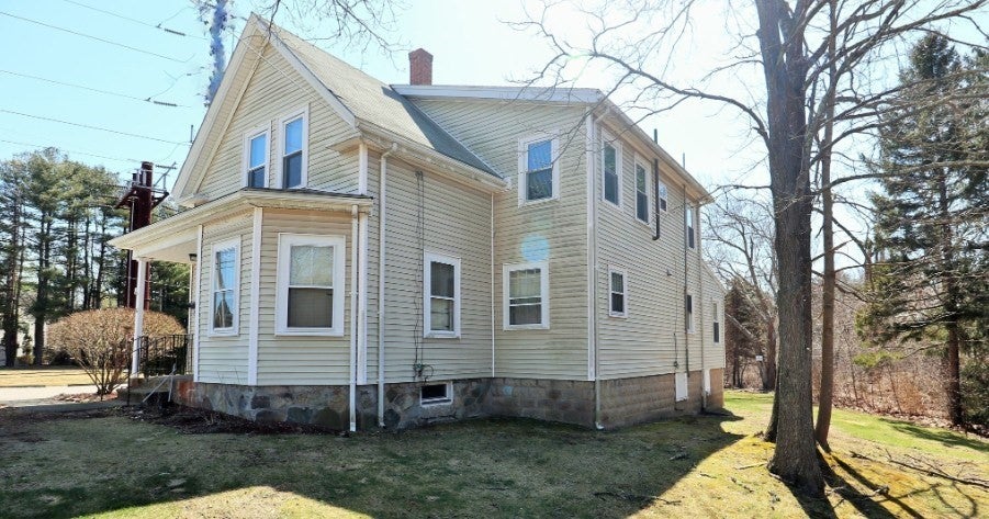 Photo 1 of 8 — 161 Matfield St 1A, West Bridgewater, MA 02324