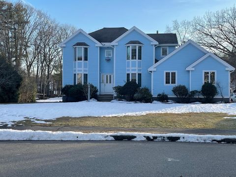 12 Heritage Ln Saugus MA 01906