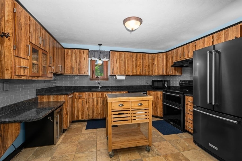 33 Scenic Ave, Webster, MA Photo #7