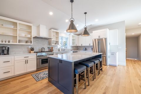 2 Punchard Ave 3 Andover MA 01810