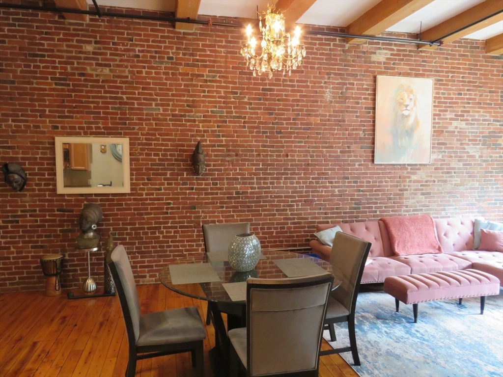 61 Market St 2B