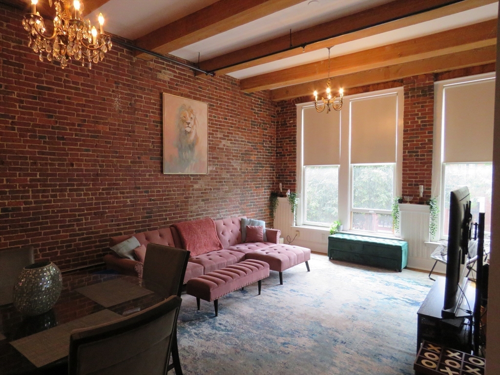 61 Market St 2B