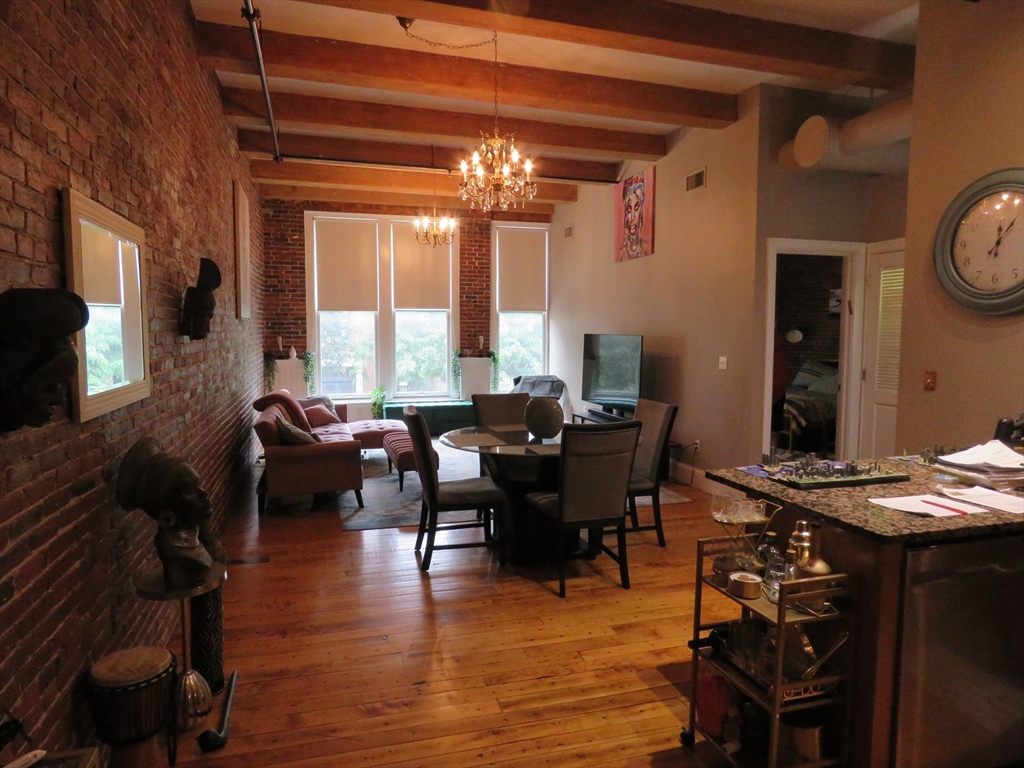 61 Market St 2B