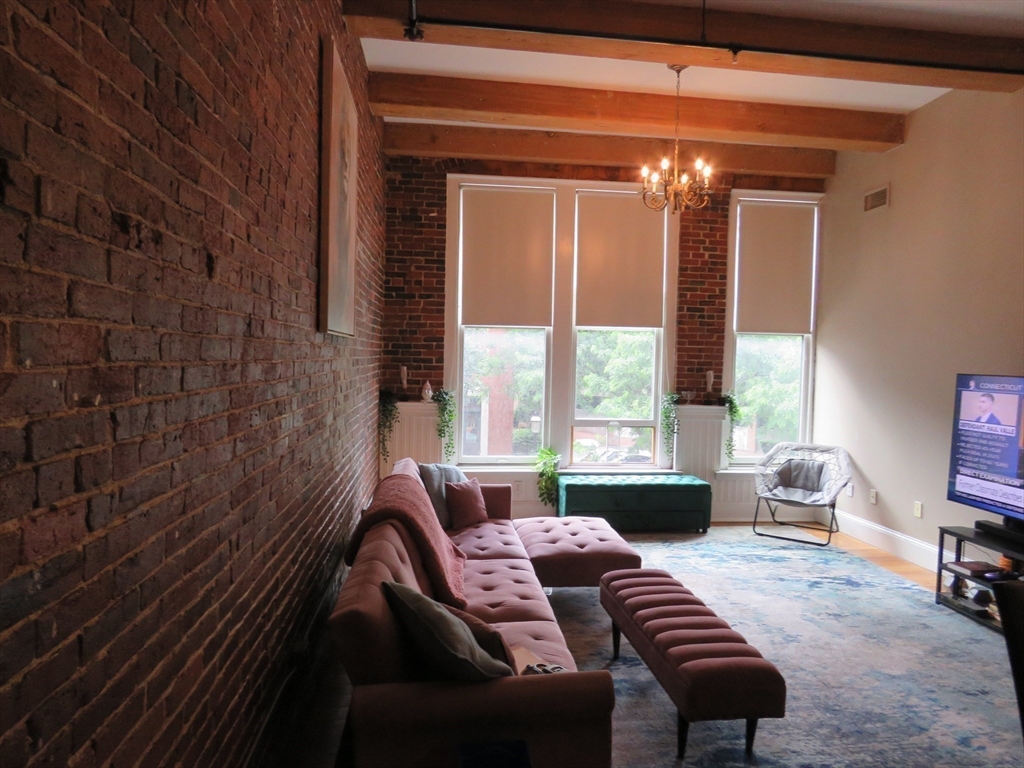 61 Market St 2B