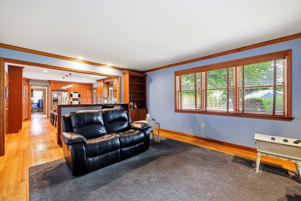 2 Christopher Cir