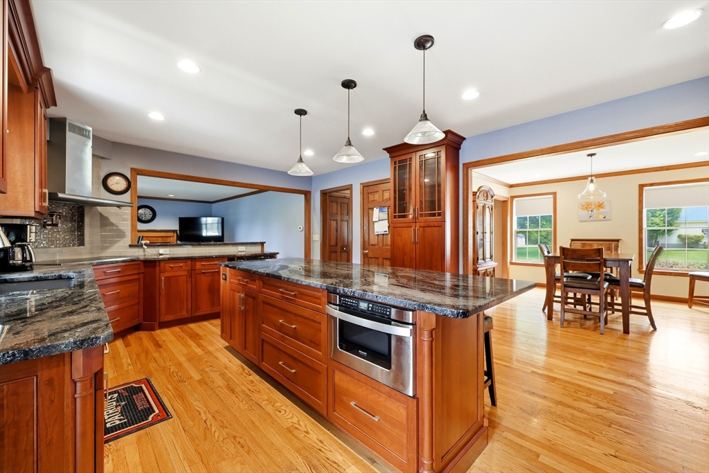 2 Christopher Cir
