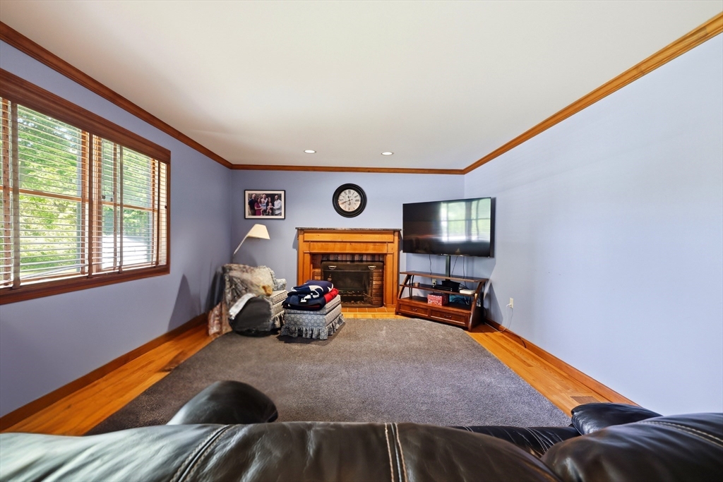 2 Christopher Cir