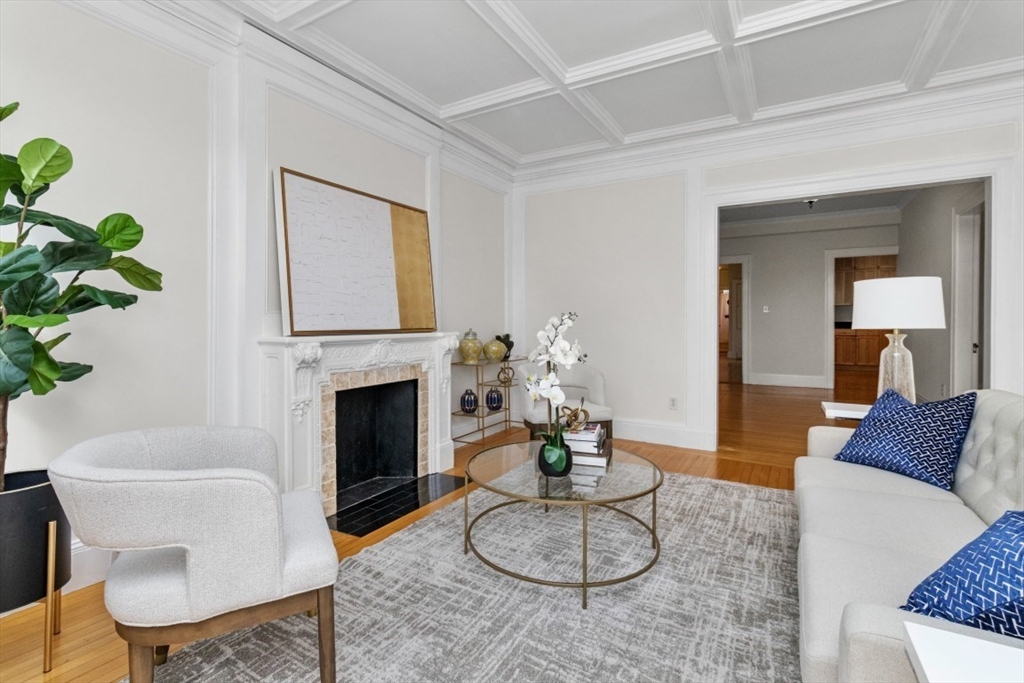 569 Franklin St 3