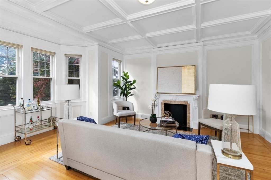 569 Franklin St 3