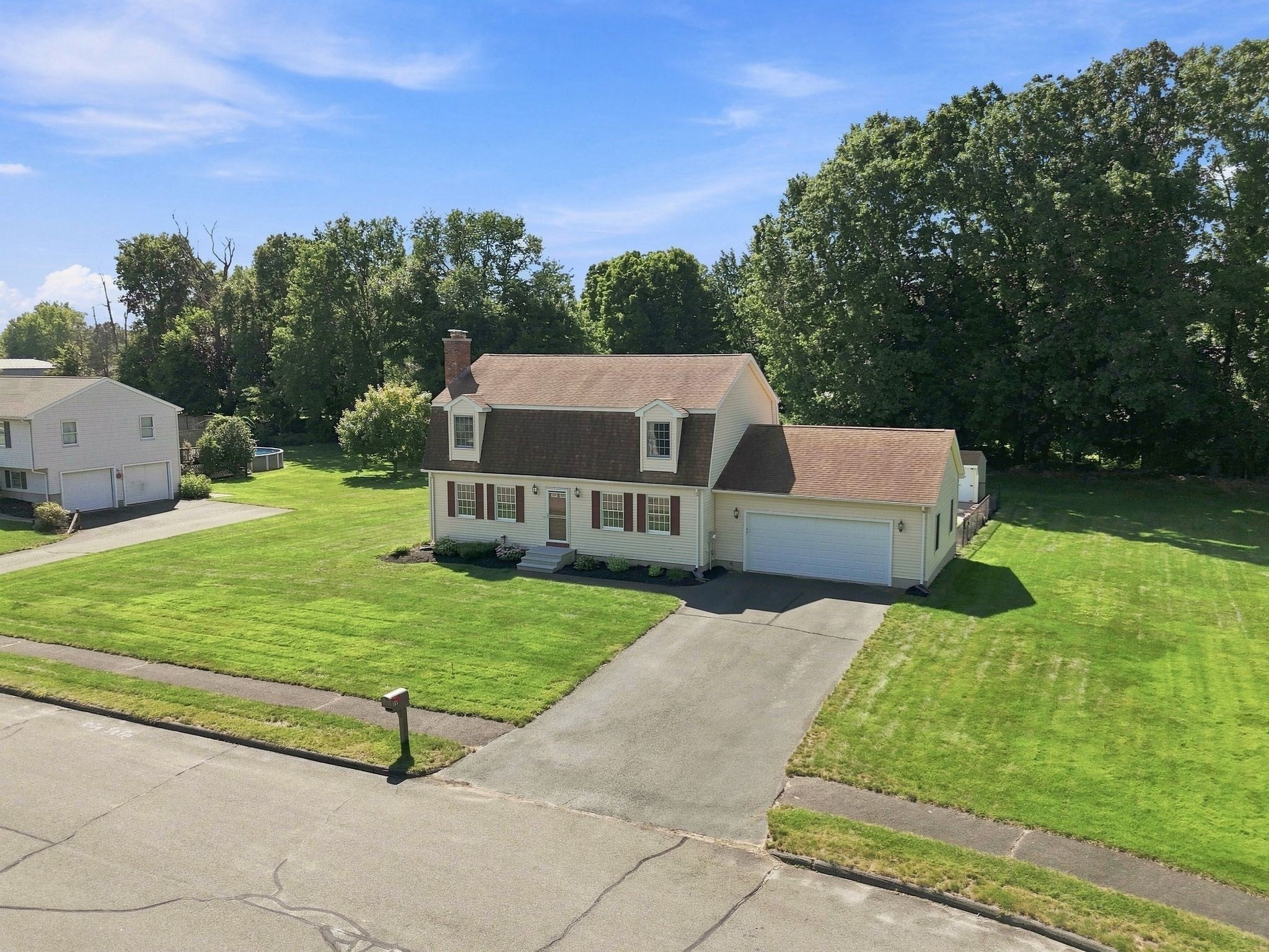 89 Zachary Ln, Agawam, MA Photo #2