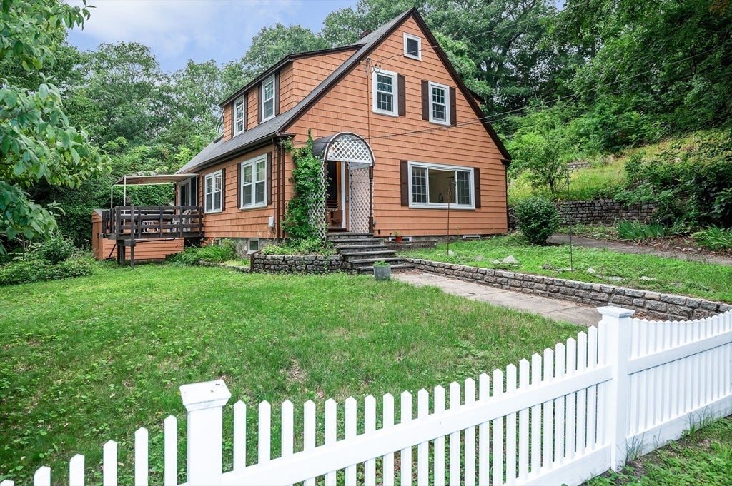 Photo of 160 Forest St, Melrose, MA