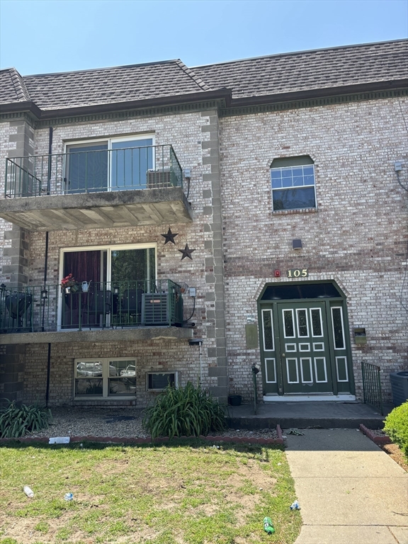 105 Oak Ln 11