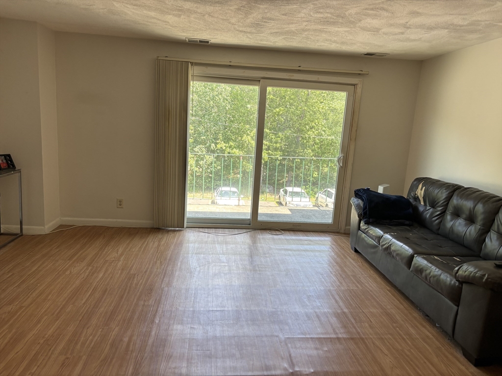 105 Oak Ln 11