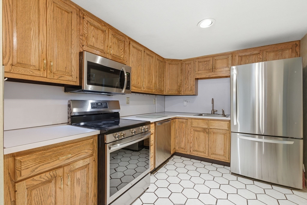 3 Spruce St, Stoneham, MA Photo #16
