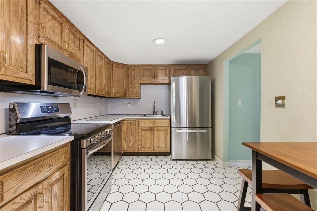 3 Spruce St, Stoneham, MA Photo #15