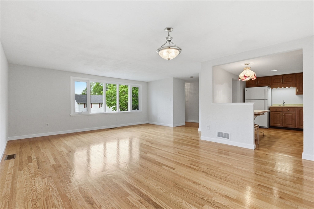 3 Spruce St, Stoneham, MA Photo #6