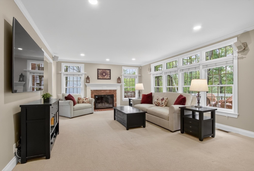 6 Jennifer Drive, Westford, MA Photo #8