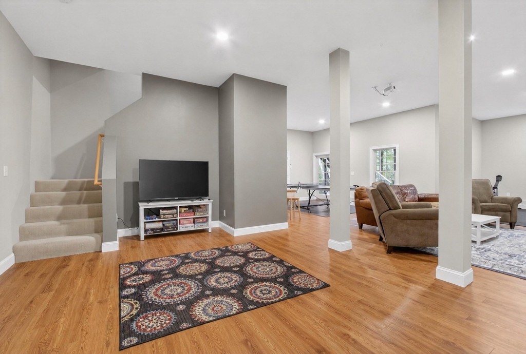 6 Jennifer Drive, Westford, MA Photo #32