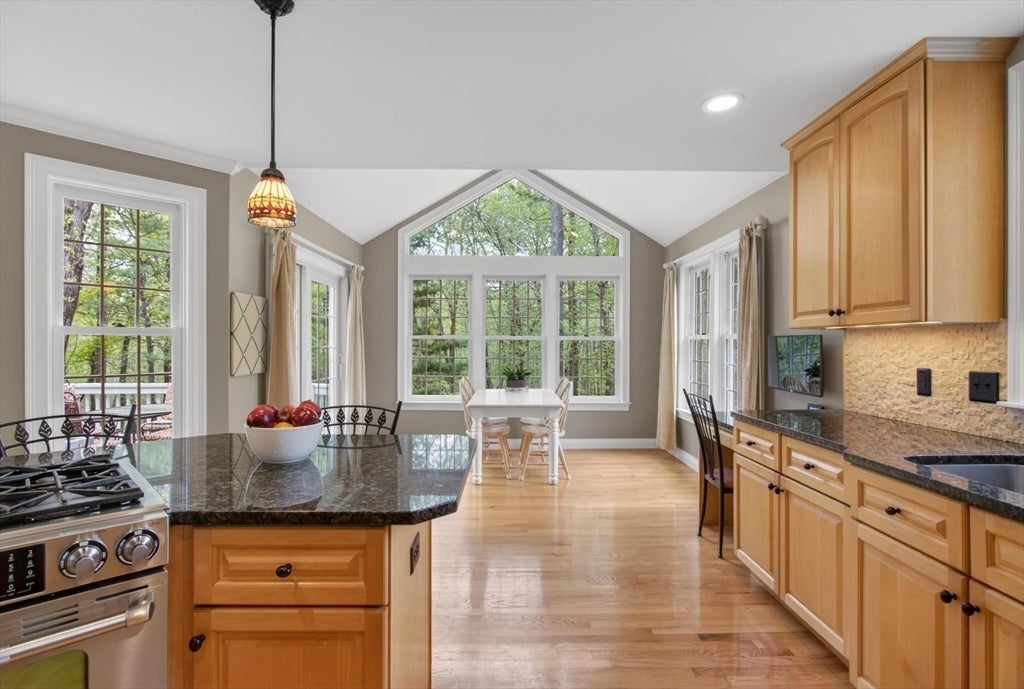 6 Jennifer Drive, Westford, MA Photo #15