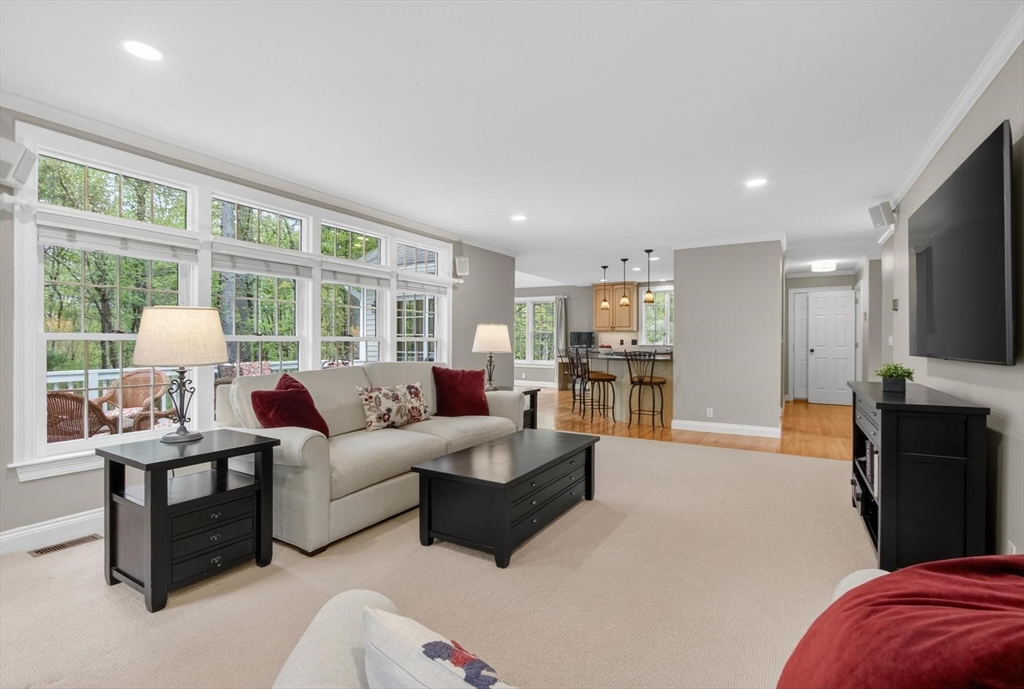6 Jennifer Drive, Westford, MA Photo #10
