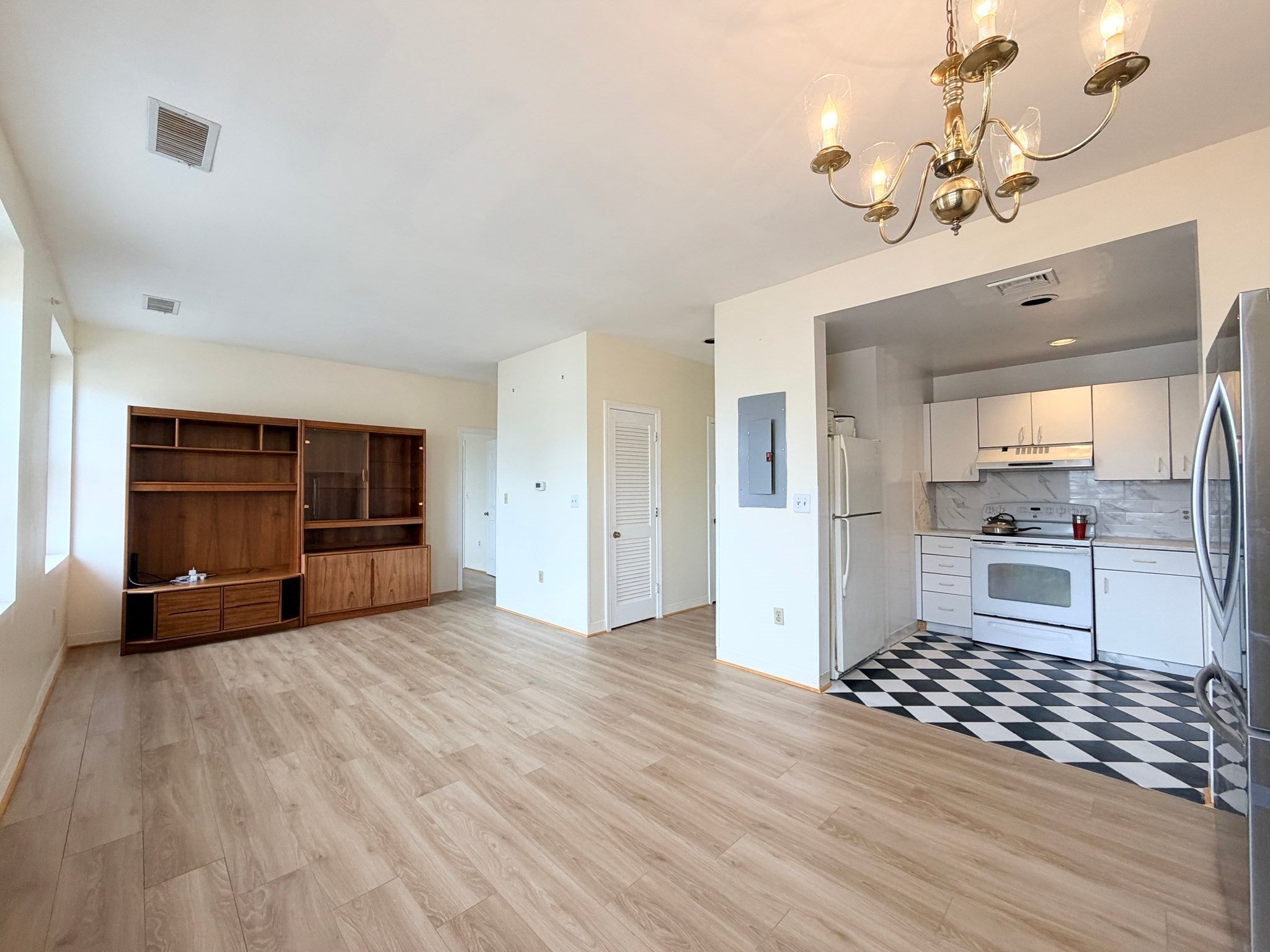 Photo of 10 Weston Ave #303, Quincy, MA