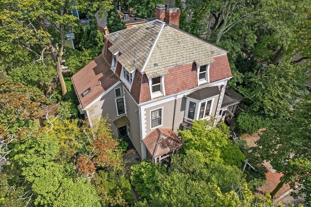 Click for 32 Hawthorn St, Cambridge, MA slideshow