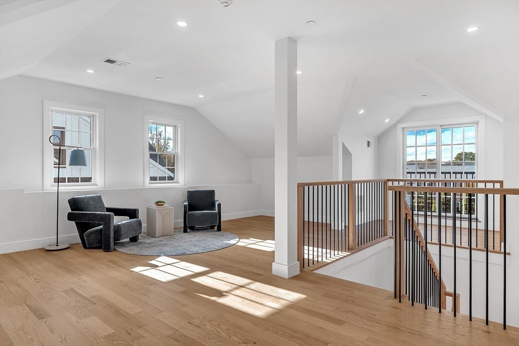25 High St # 25, Newton, MA, 02461, USA, 5 Bedrooms Bedrooms, ,4 BathroomsBathrooms,Condo,Active,25 High St # 25,73472157