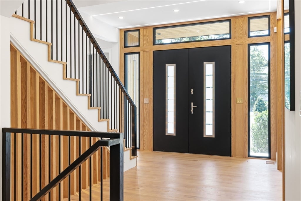25 High St # 25, Newton, MA, 02461, USA, 5 Bedrooms Bedrooms, ,4 BathroomsBathrooms,Condo,Active,25 High St # 25,73472157
