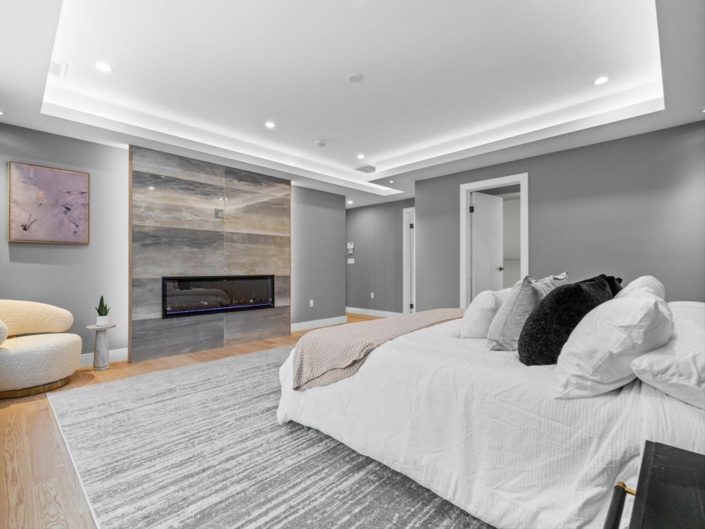 25 High St # 25, Newton, MA, 02461, USA, 5 Bedrooms Bedrooms, ,4 BathroomsBathrooms,Condo,Active,25 High St # 25,73472157