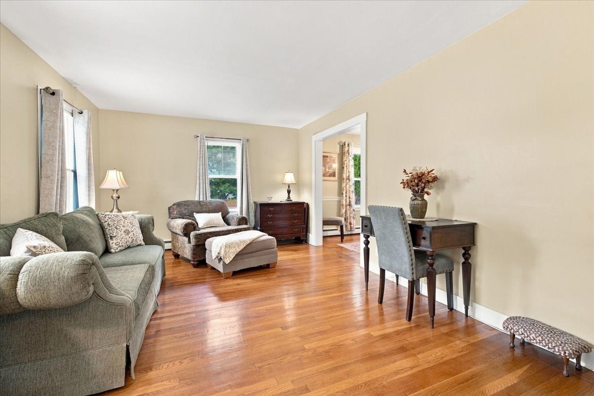 10 Azalea Cir