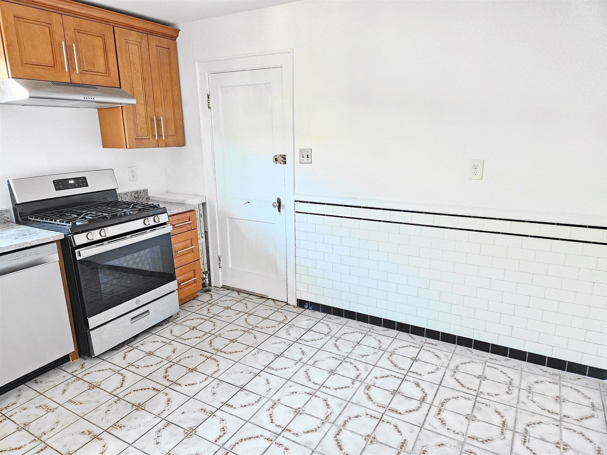12 Hatherly Rd #1, Boston, MA, 12 Hatherly Rd #1, Boston, MA Photo #8