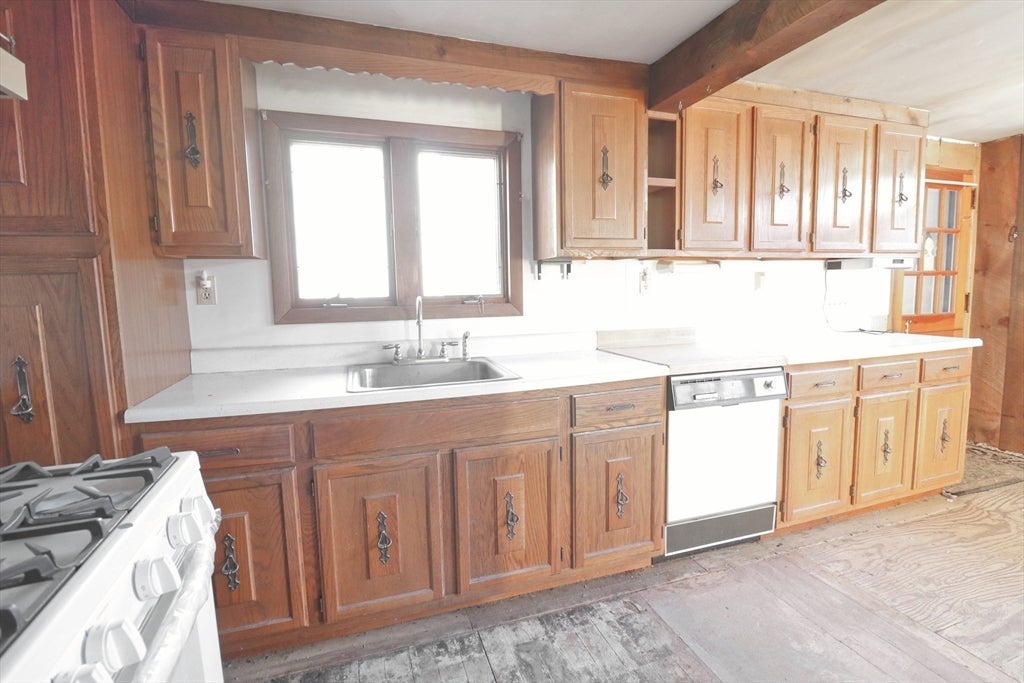 319 Main Street, Plaistow, NH Photo #17