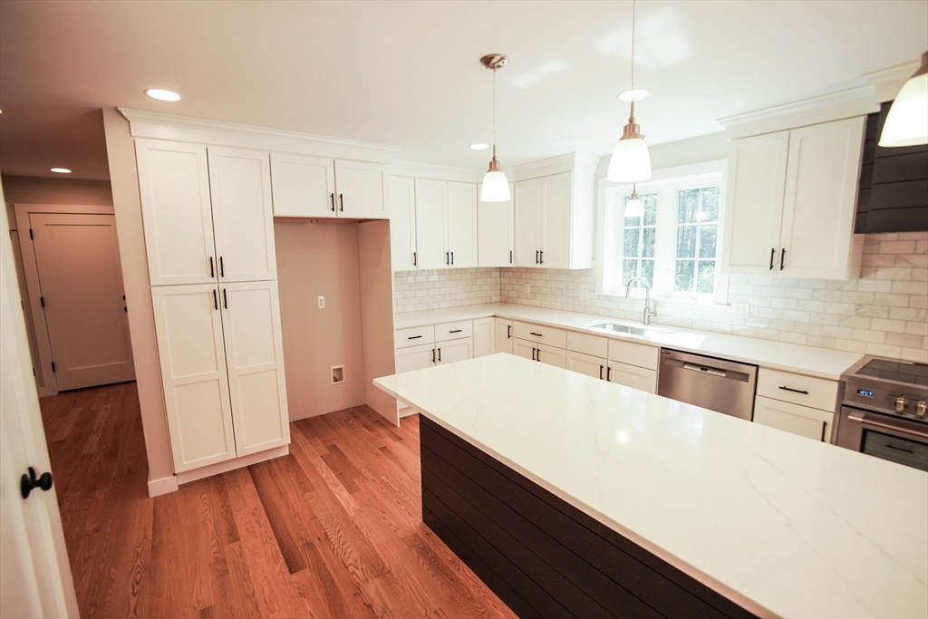 86 Howland Rd