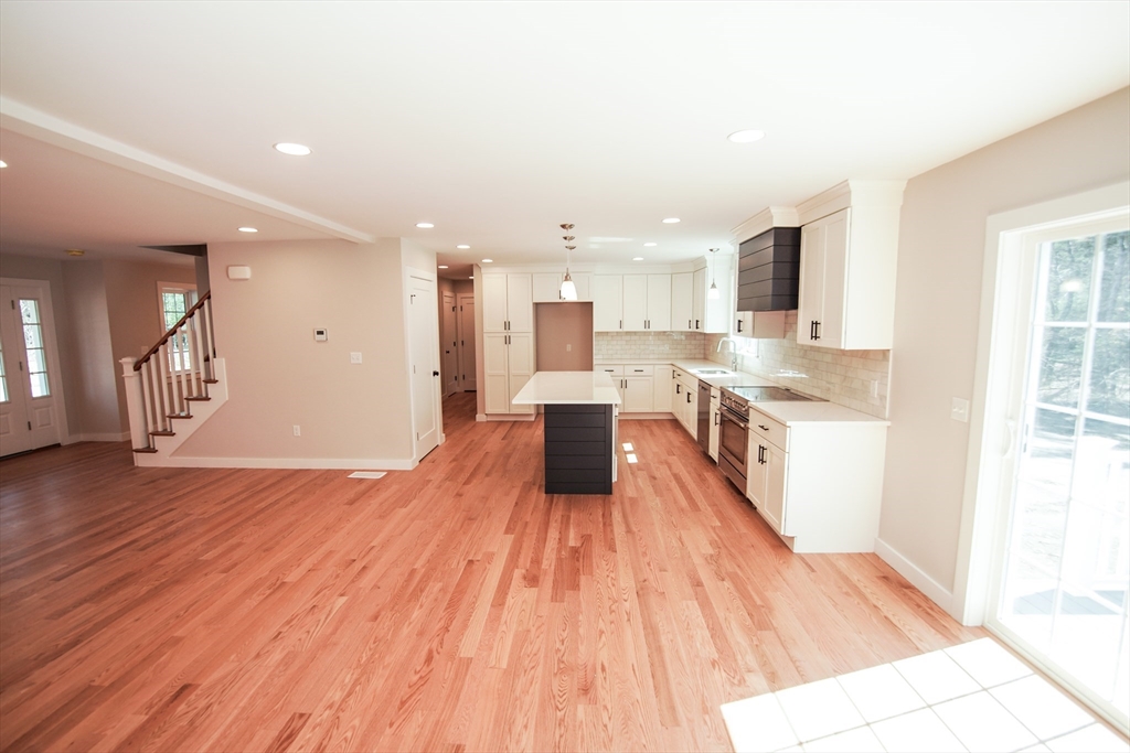 86 Howland Rd
