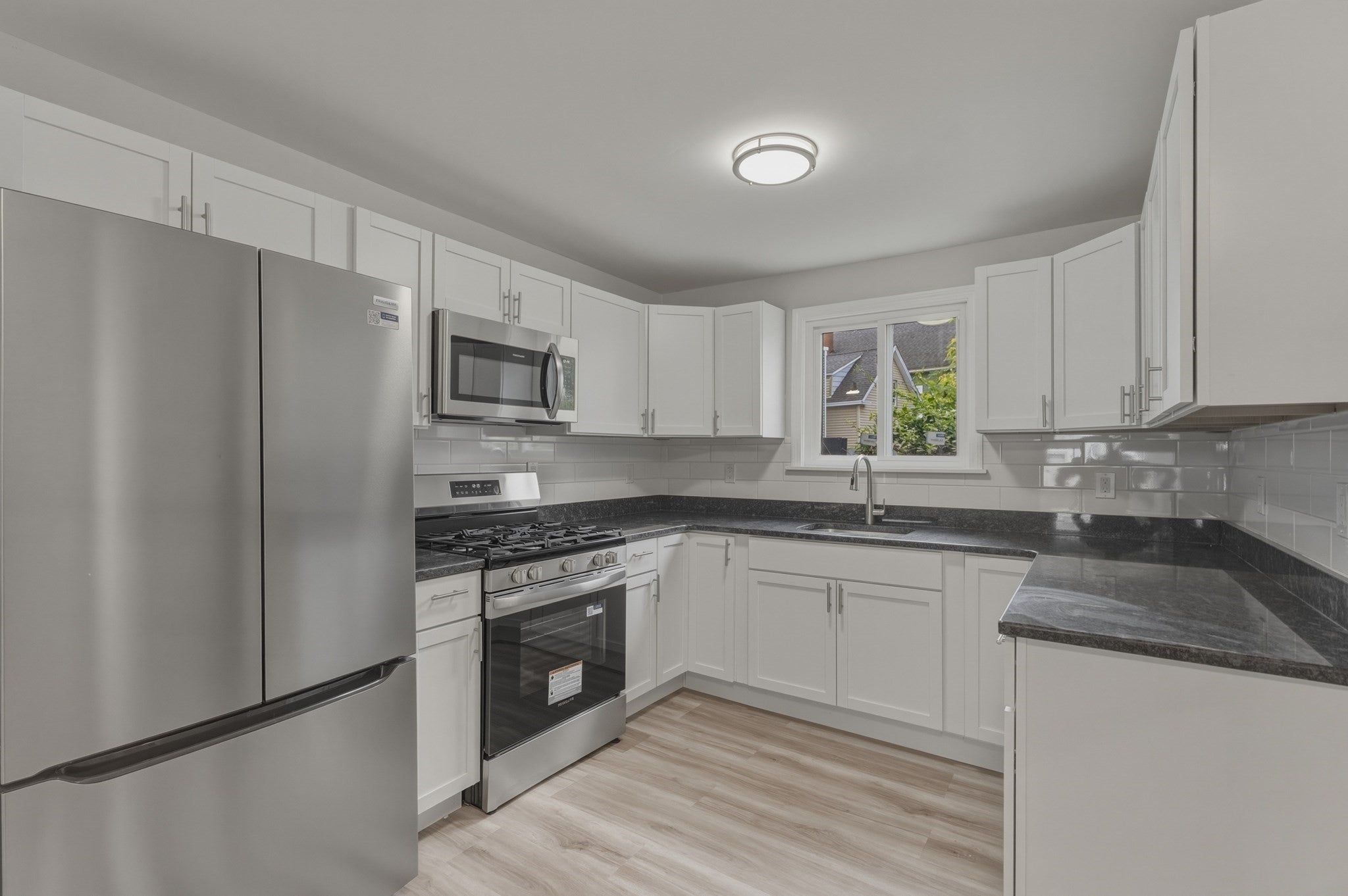 12 L St, Lowell, MA, 12 L St, Lowell, MA Photo #7