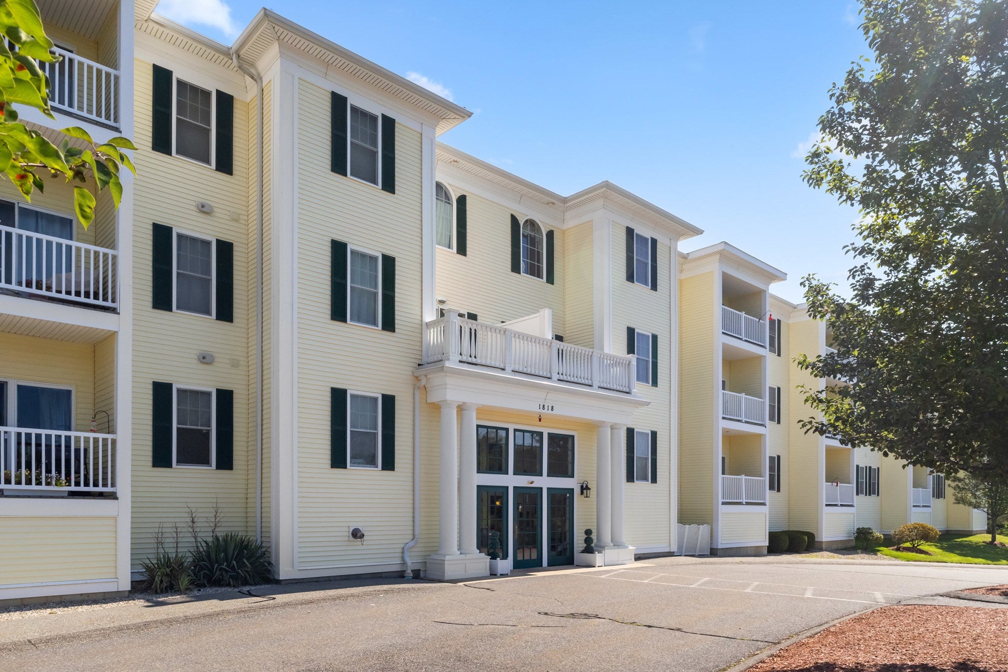 1818 Main Street 216