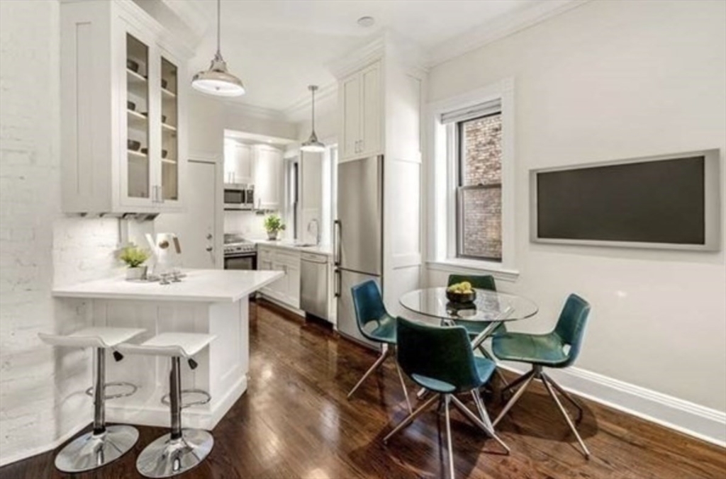 382 Commonwealth Ave 13