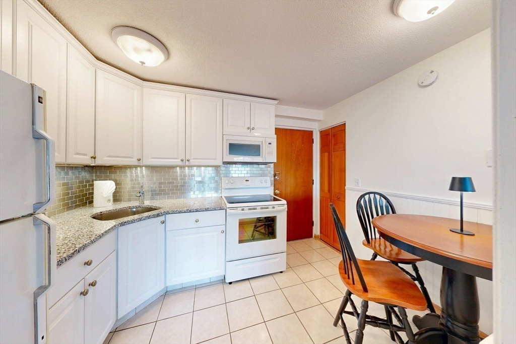 53 Melrose 3B